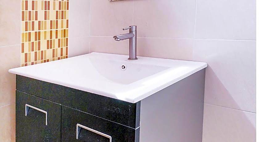 OYO 90486 New Station Hotel