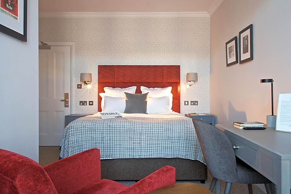 54 Queen's Gate Hotel