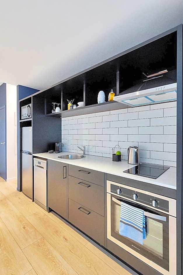 Roomie Apartment Hotel