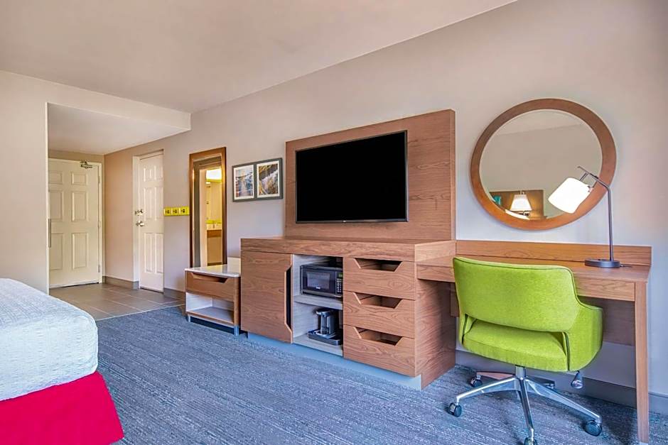 Hampton Inn By Hilton East Aurora