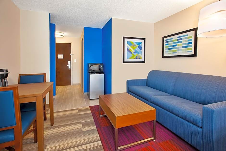 Holiday Inn Express Hotel & Suites Warrenton By IHG