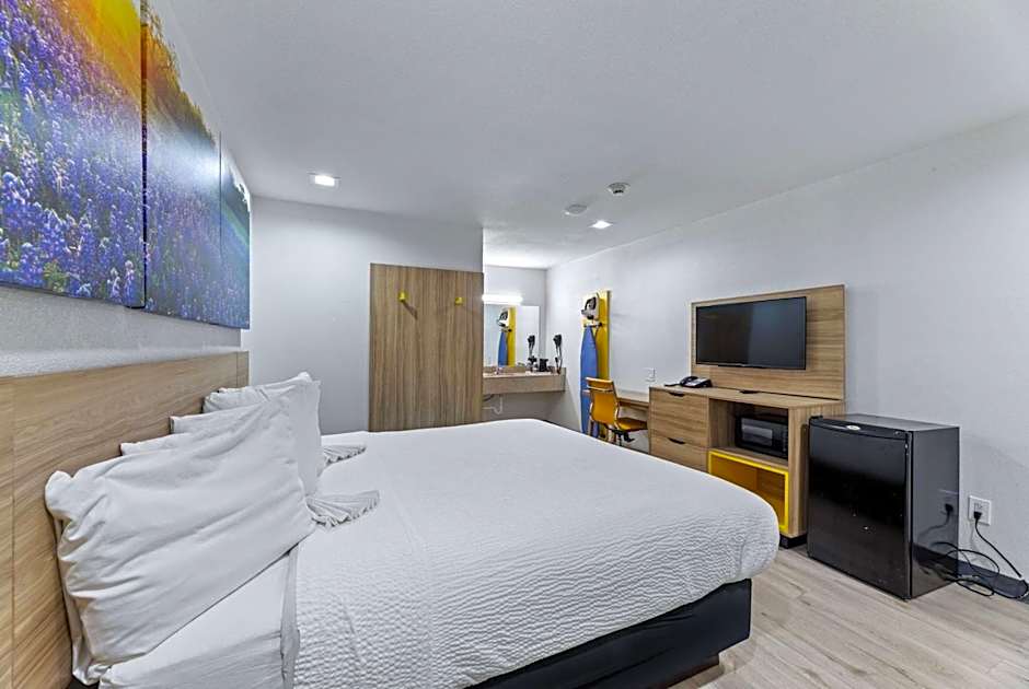 Days Inn by Wyndham McKinney