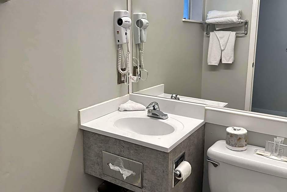 Travelodge by Wyndham Langley City