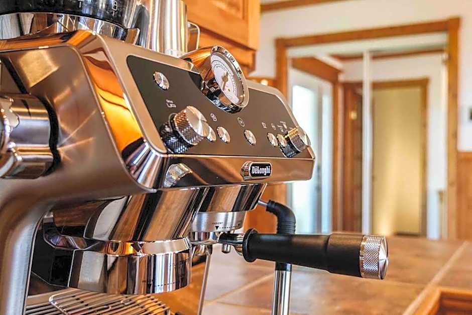 The Simeon - Upscale Bay Views by Doorbed