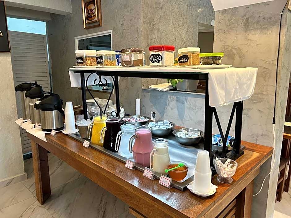 Flat Estudio 220 amarílis 3 Piscinas climatizadas, carregar veiculo eletrico, Bertioga, Riviera de São Lourenço Apartamento estúdio, cozinha equipada completa, serviço de hotelaria, limpeza e trocas diária de toalhas, WI-FI 500 MB