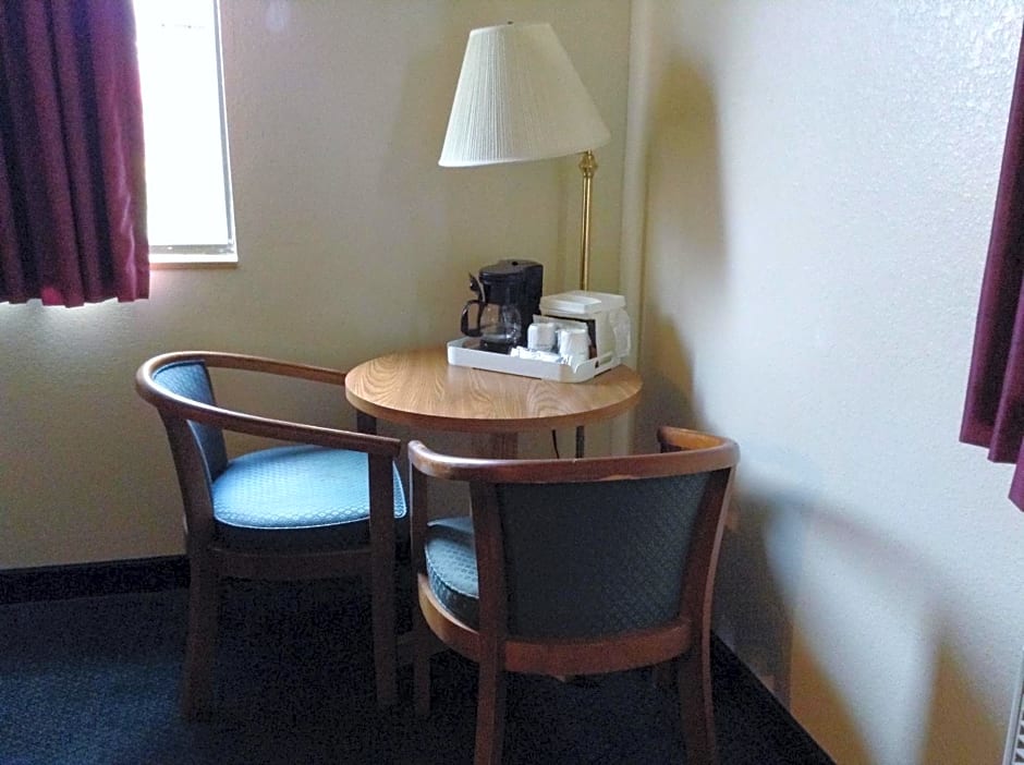 Travelodge by Wyndham Hudsonville
