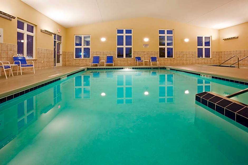 Holiday Inn Express Hotel & Suites Antigo By IHG