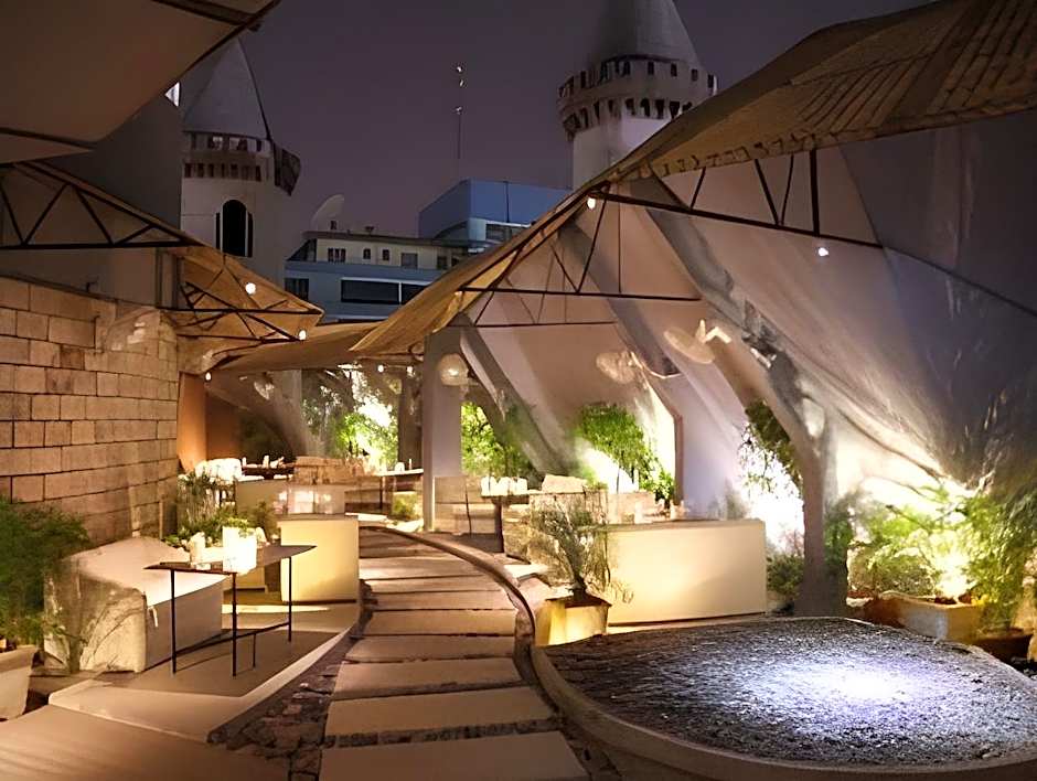 Amrutha Castle Hotel