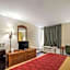 Econo Lodge Inn And Suites