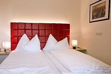 Apartment with Terrace and Mountain View