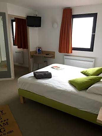 Triple Room - 1 Double Bed 1 Single Bed