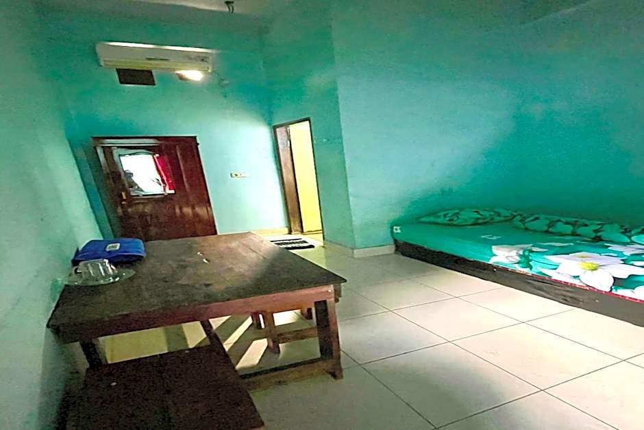 EXPRESS O 91669 Kost Amel Near Taman Mattirotasi