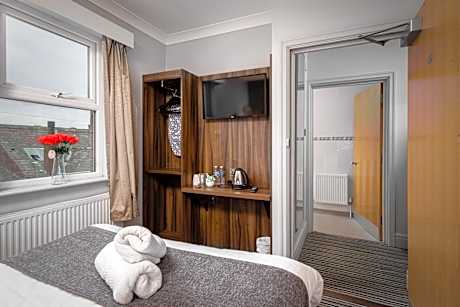 Deluxe Interconnecting Family Room