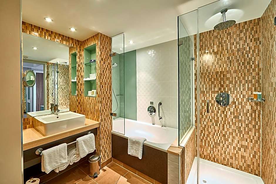 Crowne Plaza Reading East By IHG