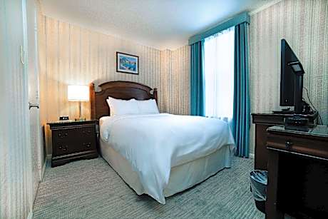 High Floor - 1 Full Bed
