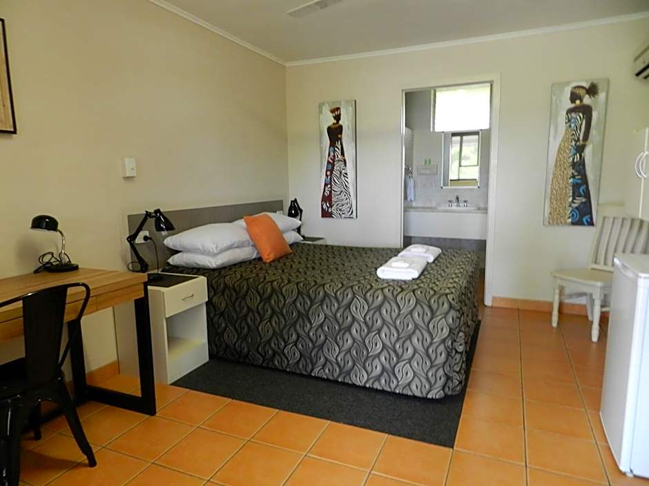 Golden Palms Motor Inn