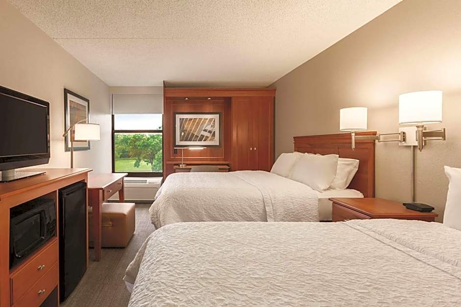 Hampton Inn By Hilton Des Moines Airport