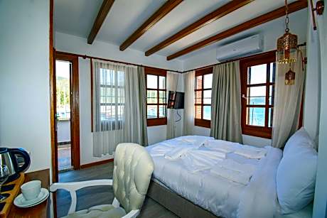 Double Room with Balcony and Sea View