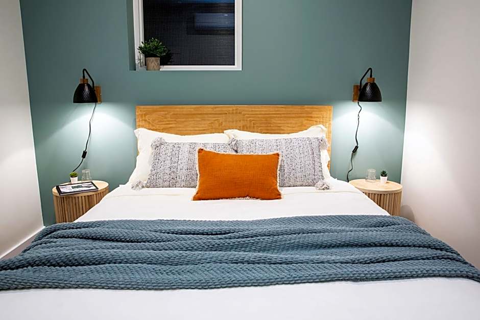 The Stellar Condo - Cozy 2 Bedroom with Hot Tub