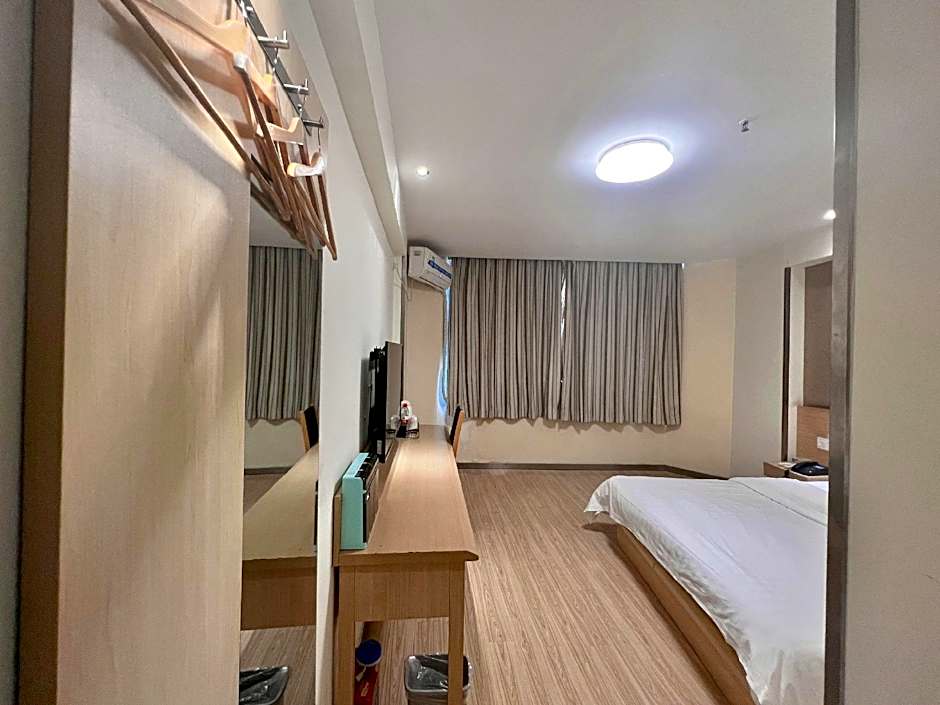 7 Days Premium Changsha Wuyi Plaza Metro Station