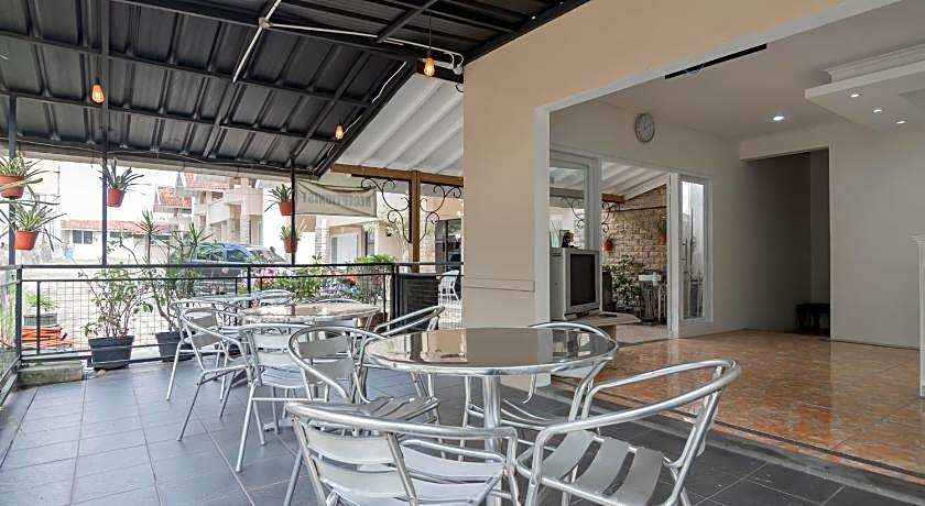 Rossan Villa Hotel near Kampus UPI Setiabudhi