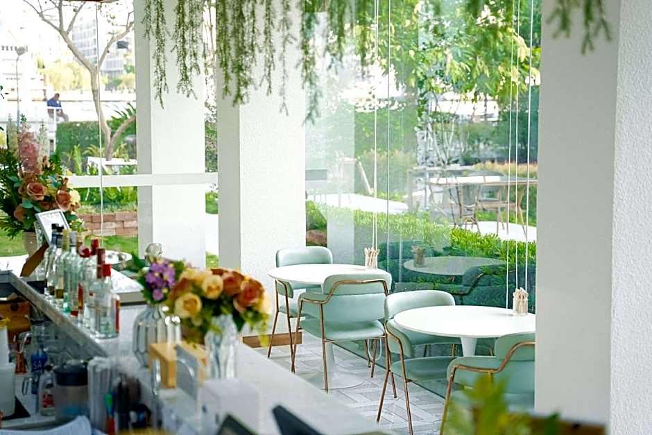 Away Bangkok Riverside Kene