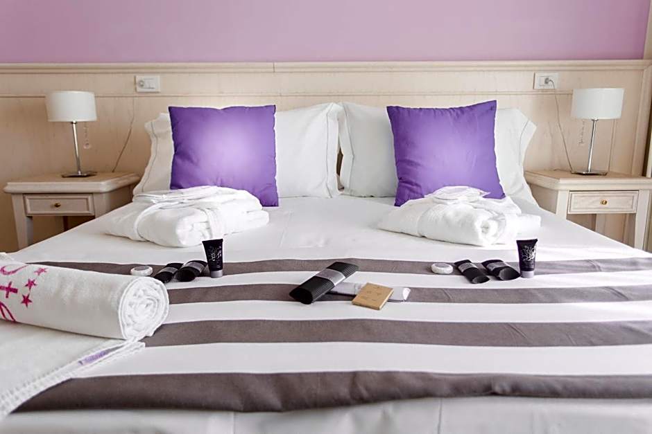 HOTEL AMBRA - Fronte Mare - Vicinissimi al Centro