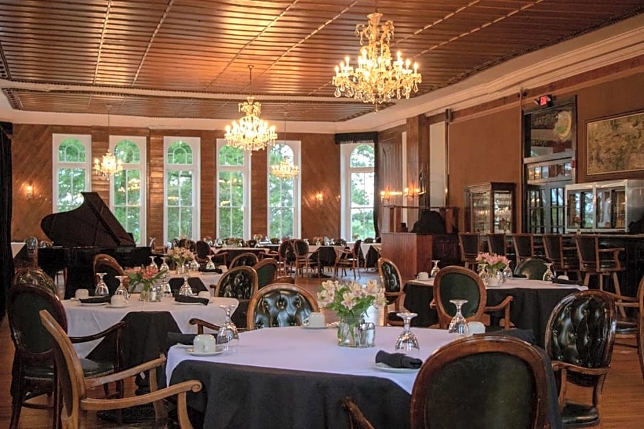 1886 Crescent Hotel and Spa