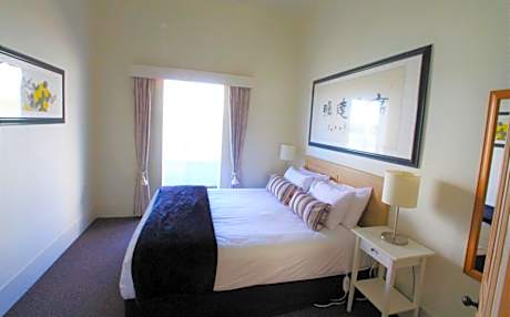 One-Bedroom Apartment with Balcony and Sea View