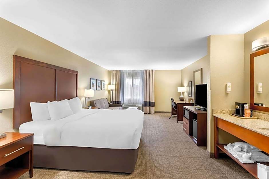 Comfort Inn & Suites Near University of Wyoming