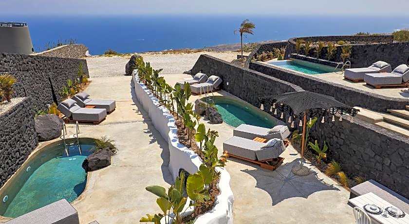 Theano Cave Suites & Villas