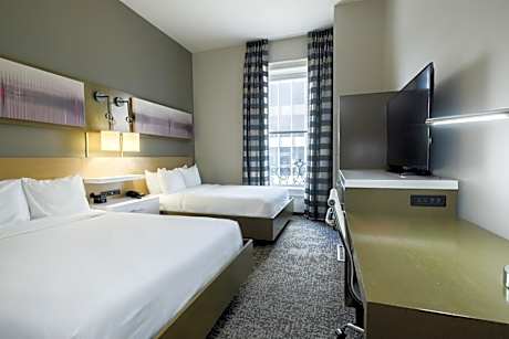 Deluxe Queen Room with Two Queen Beds