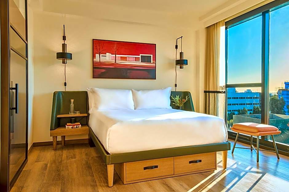 Hollywood Volume, a Tribute Portfolio Hotel