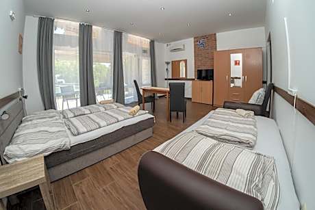 Queen Suite with Spa Bath