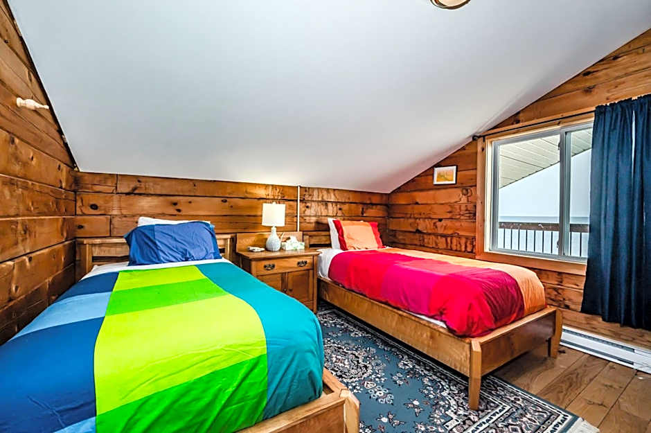 Norse Nook - Waterfront w Hot Tub & Sauna