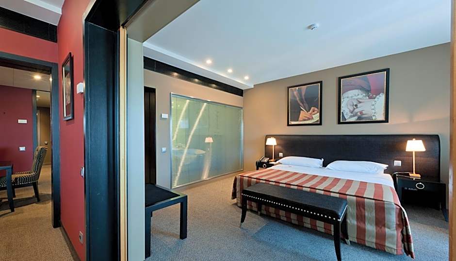Photo 1 of 5 of Suite