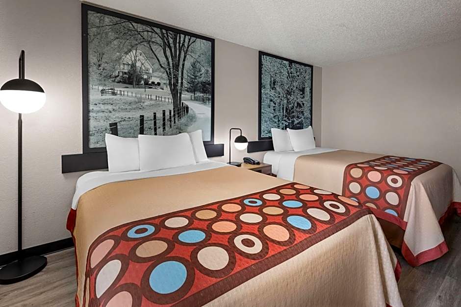 Super 8 by Wyndham Kent/Akron Area