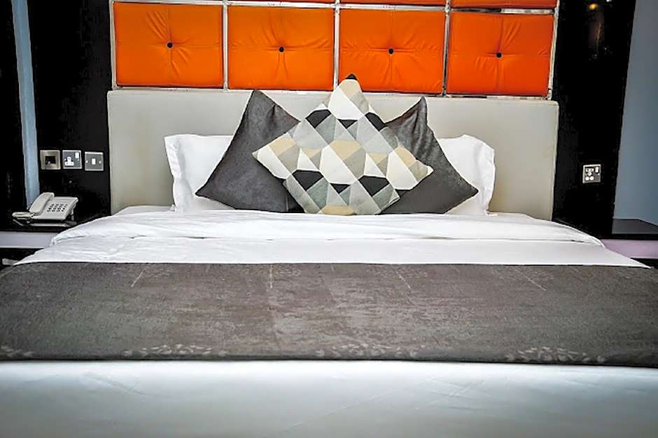 COZY SUITES