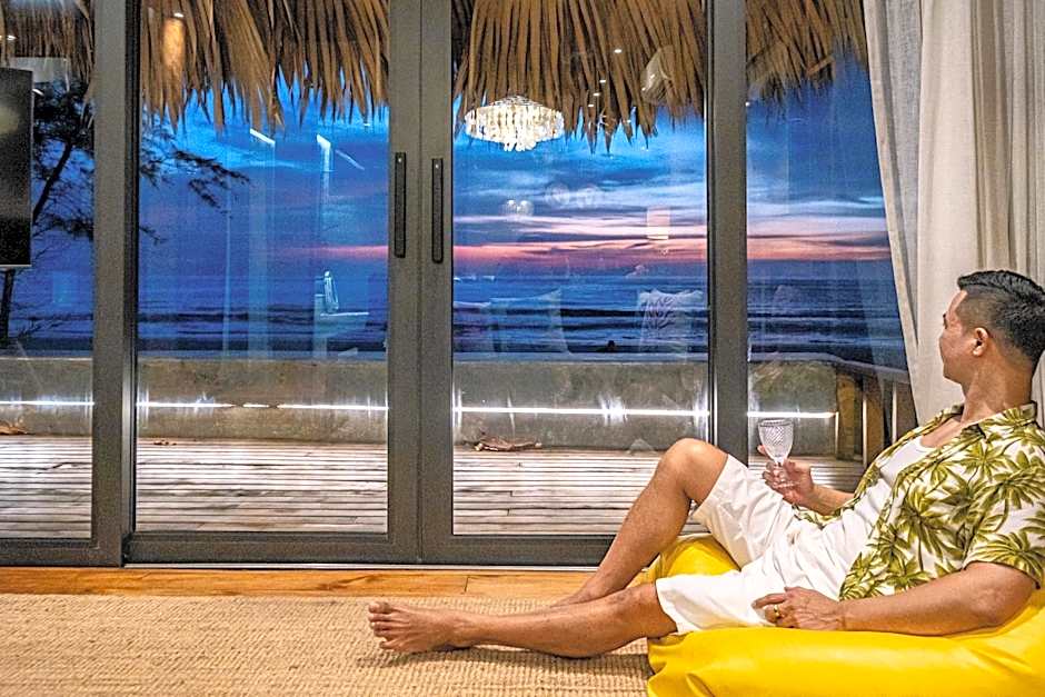 Sealord Naithon Beachfront Villa