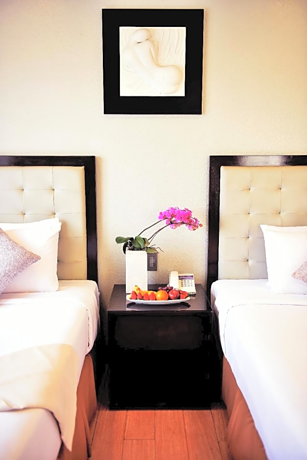 Aura One Hotel