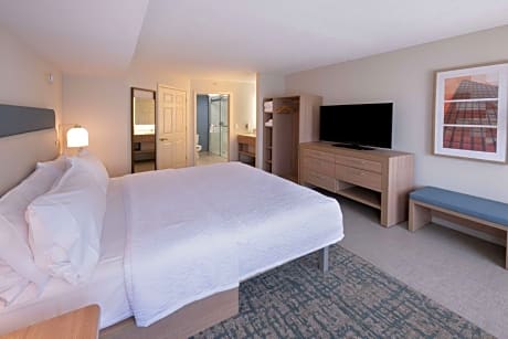 1 King Bed 1 Bedroom Suite With Washer/Dryer