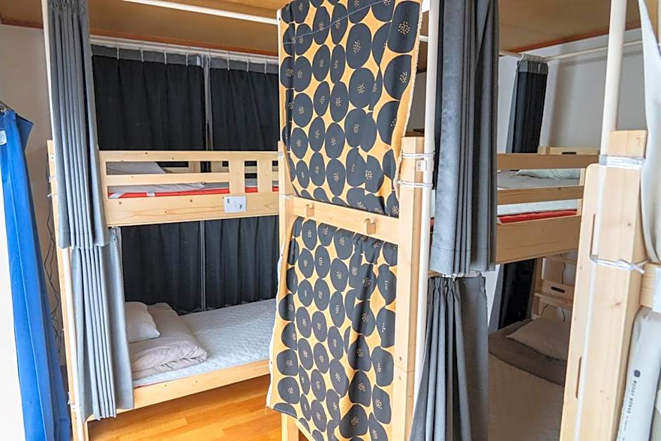 Zdjęcie 1 z 3 — Bed in 6-Bed Mixed Dormitory Room
