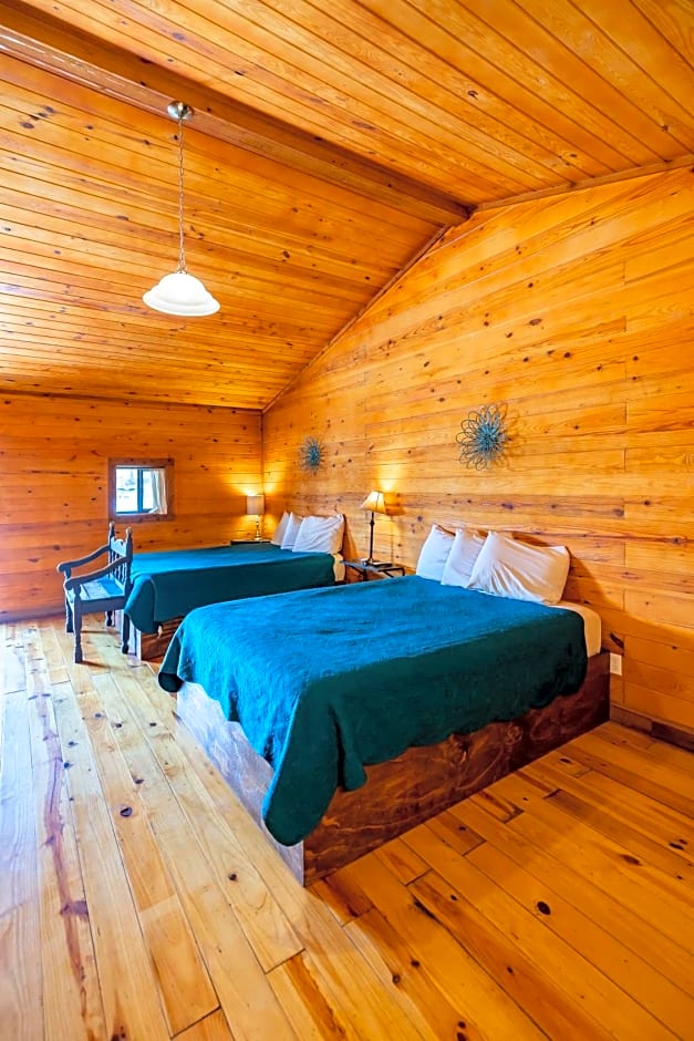 The Historic Leakey Inn