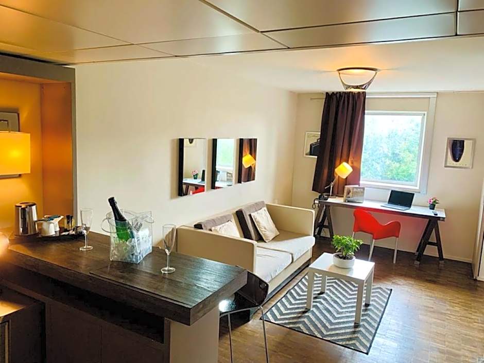 Standing Hotel Suites by Actisource