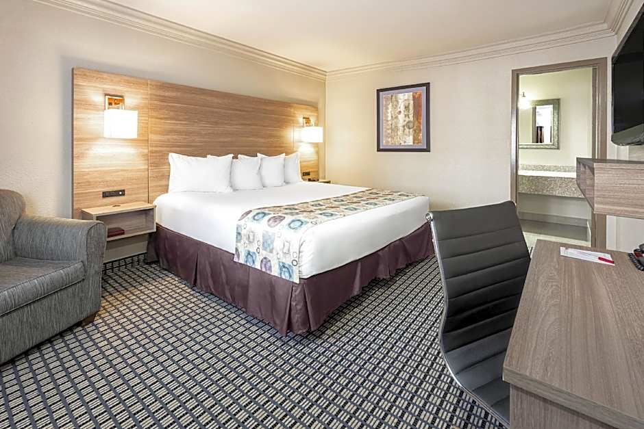 Ramada by Wyndham Houston Intercontinental Airport South