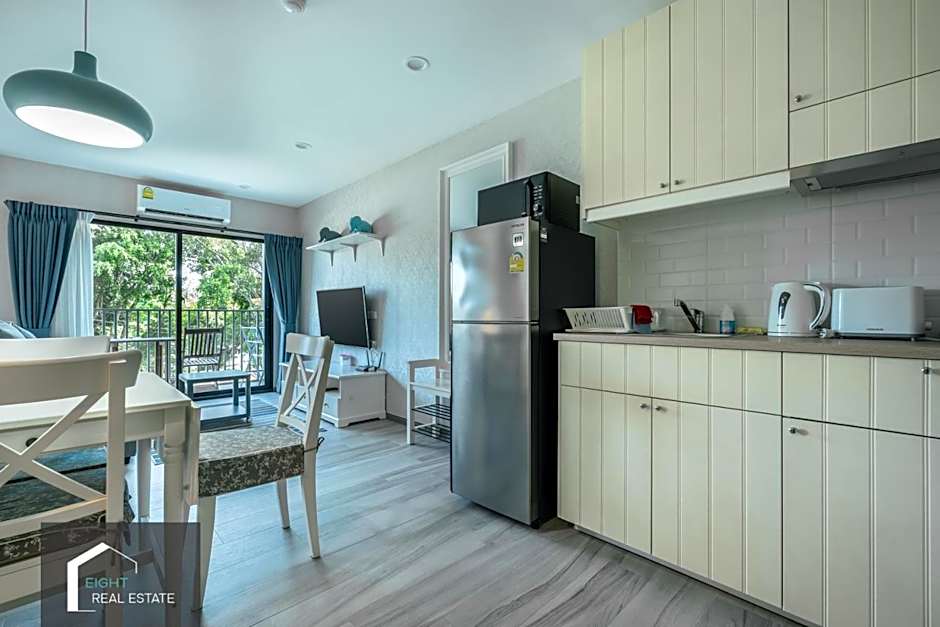 Studio Apartment by the Sea E413