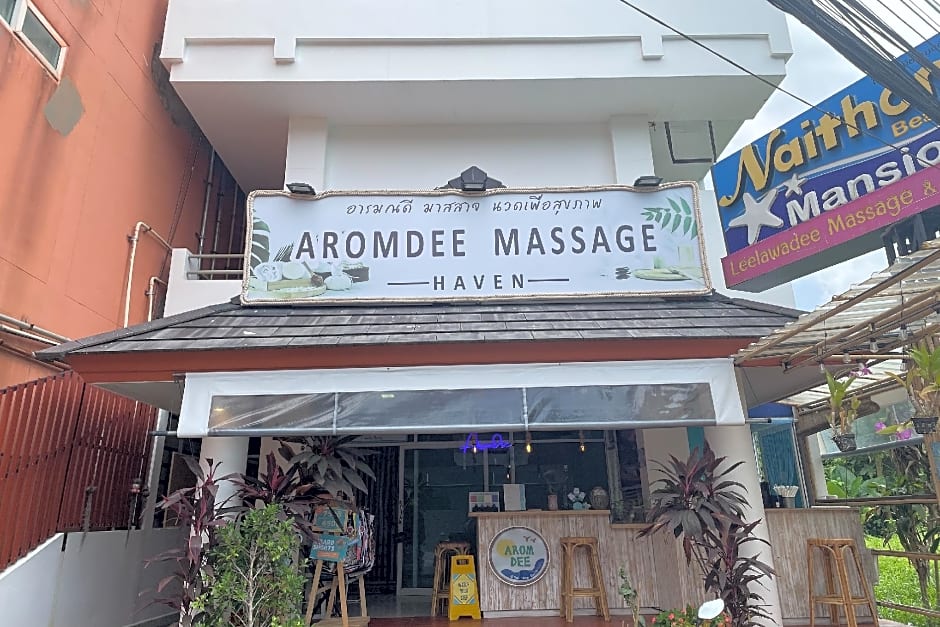 Aromdee @Naithon Beach