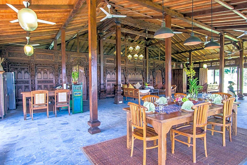 Oceanfront Citakara Sari Villas