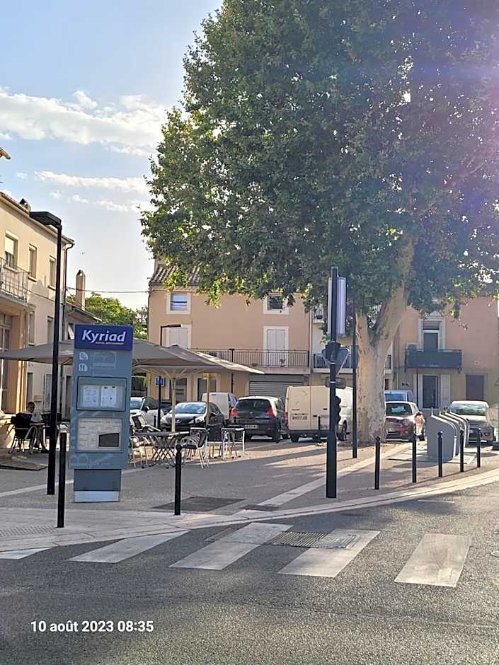 KYRIAD ORANGE Centre Ville - HOTEL RESTAURANT BAR - Galerie d'Art des Princes - Provence Alpes Côte d'Azur - France - Proche A7-A9 - exit21- Châteauneuf-du-Pape Avignon Bollene Nimes Valence - 24h-24h