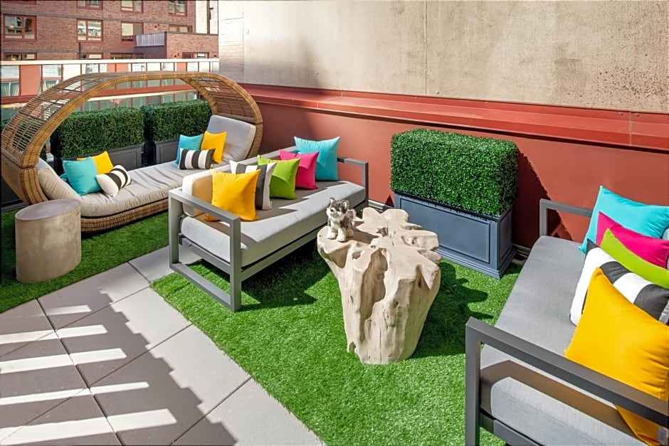 Staypineapple, An Artful Hotel, Midtown